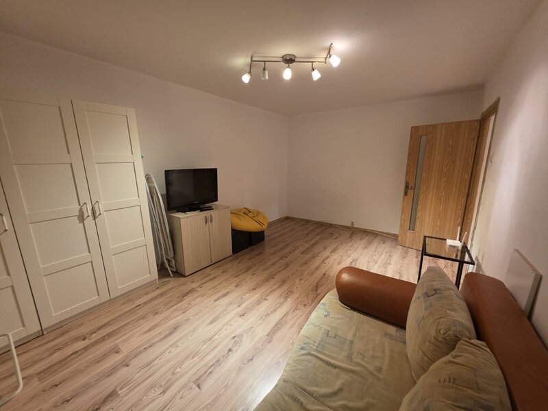 Titan, 15 minute metrou, pe Al. Barajul Bistritei, bloc 4 etaje.